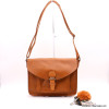SAC À BANDOULIÈRE SANS POMPON FAÇON CARTABLE FLORA&CO SIMILI-CUIR SOUPLE FEMME 0922048 marron SAC À BANDOULIÈRE SANS POMPON FAÇON CARTABLE FLORA&CO SIMILI-CUIR SOUPLE FEMME 0922048 marron