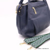 SAC À MAIN FLORA&CO SIMILI-CUIR SOUPLE GRAINÉ POMPON TASSEL LANIÈRE 0922530 bleu foncé SAC À MAIN FLORA&CO SIMILI-CUIR SOUPLE GRAINÉ POMPON TASSEL LANIÈRE 0922530 bleu foncé