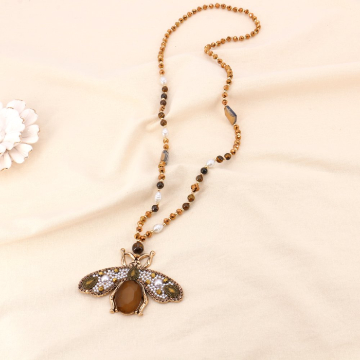 Collier long pendentif maxi abeille métal doré et perles cristal facettées 0123141 marron