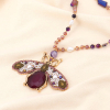 Collier long pendentif maxi abeille métal doré et perles cristal facettées 0123141 violet