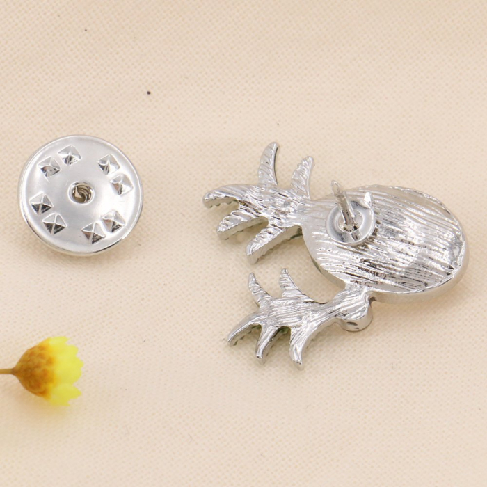 Pin's broche X2 ananas cristaux, strass et métal 0623502 argenté