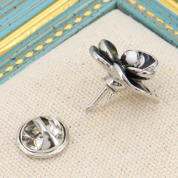 Mini broche pin's X2 forme fleur camélia métal émail 0623508 noir