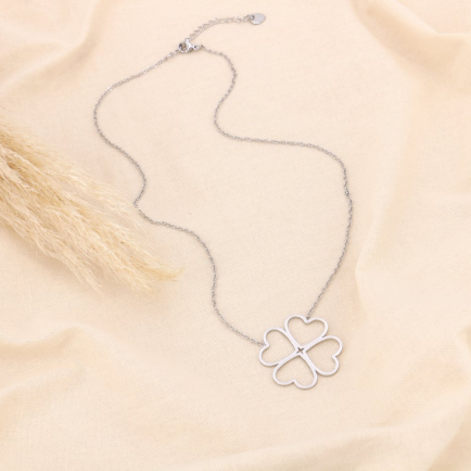 Collier court chaîne fine et pendentif trèfle à quatre feuilles en acier 0123613 argenté