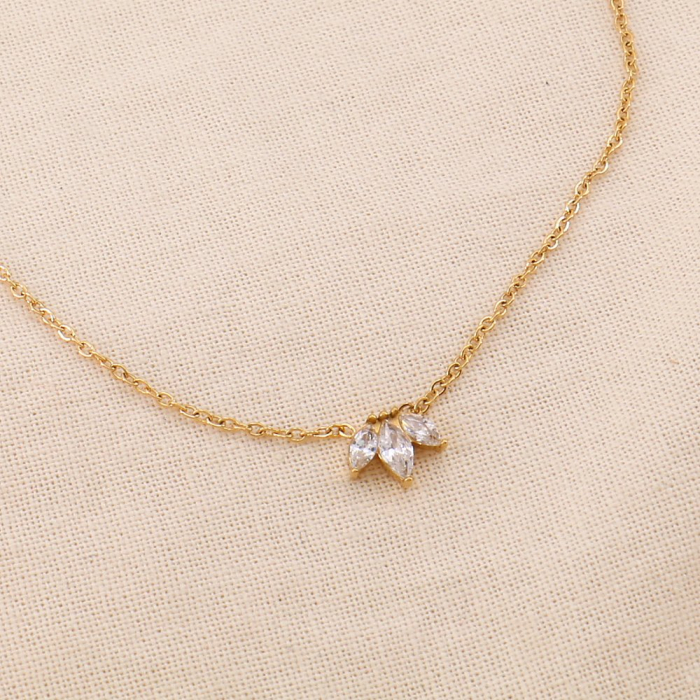 Collier minimaliste acier demi fleur 3 pétales strass 0124517 doré