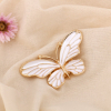 Broche aimantée papillon métal émail femme 0524514 blanc