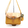 Sac à bandoulière cartable Flora&Co simili-cuir souple rabat scintillant boule de poil foulard femme 0922050 jaune Sac à bandoulière cartable Flora&Co simili-cuir souple rabat scintillant boule de poil foulard femme 0922050 jaune