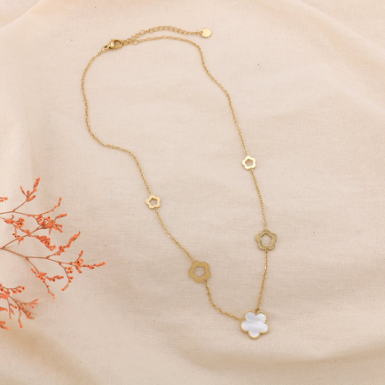 Collier acier nacre fleurs ajourées pétales arrondies 0125115 doré