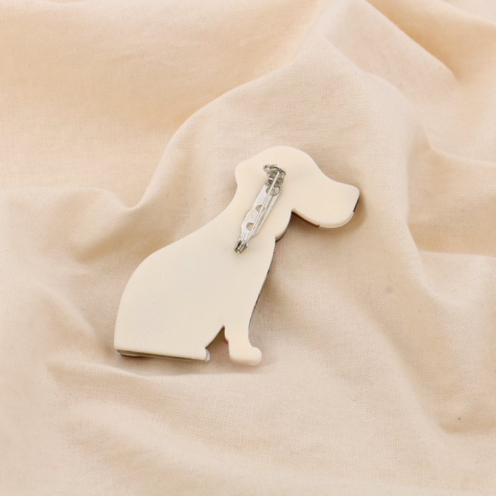 Broche fantaisie Chien au pull léopard résine métal 0525033 vert kaki