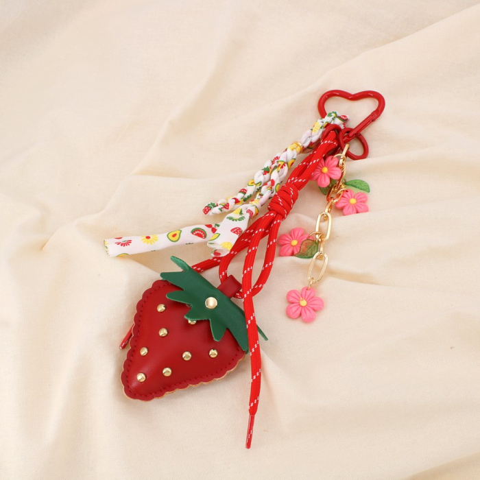 Bijou de sac fraise en simili-cuir 0825023 rouge