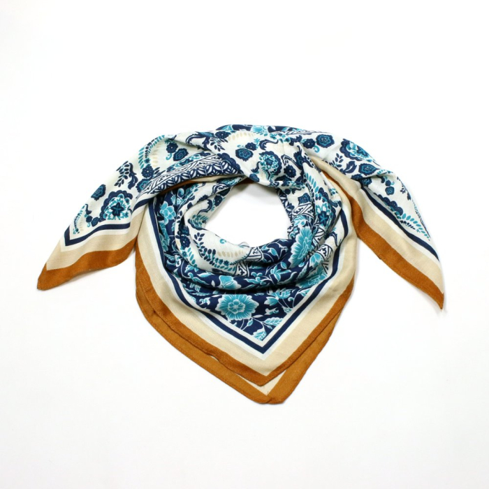 Foulard carré polyester motifs orientaux floraux femme 0725517 bleu foncé Foulard carré polyester motifs orientaux floraux femme 0725517 bleu foncé