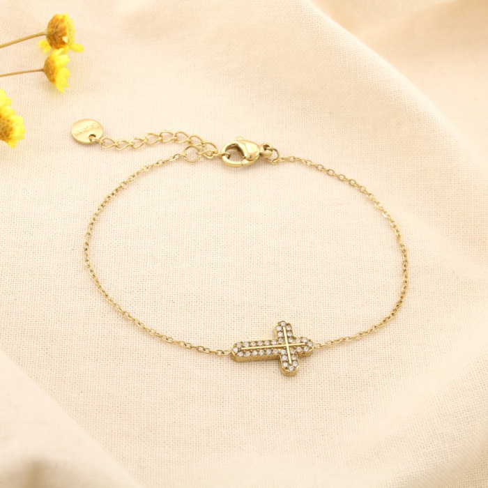 Bracelet acier inoxydable strass pendentif croix 0225585 doré Bracelet acier inoxydable strass pendentif croix 0225585 doré