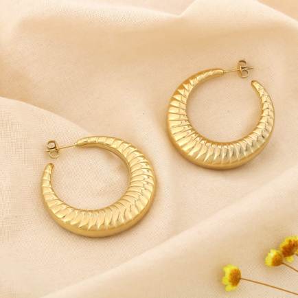 Boucles d’oreilles demi-créoles acier inox strié 0325572 doré
