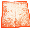 Carré satin touché soie imprimé floral foisonnant polyester 0726015 rouge corail