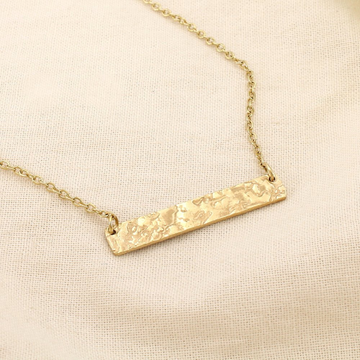 Collier acier inoxydable pendentif barre martelée minimaliste texturé 0125593 doré