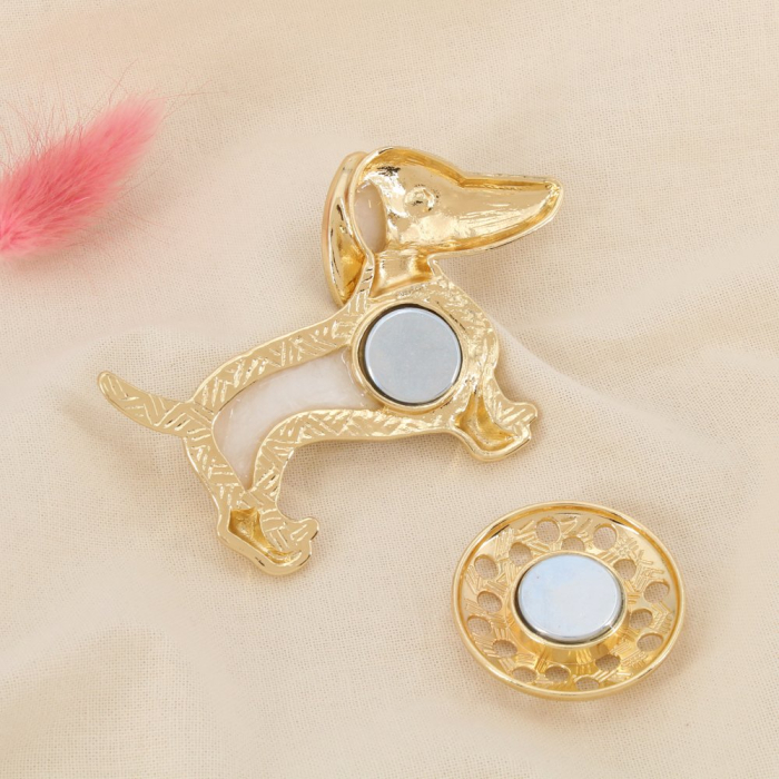 Broche aimantée chien teckel métal résine 0526047 blanc